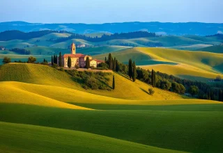 Colline di Montalcino con vigneti e cipressi